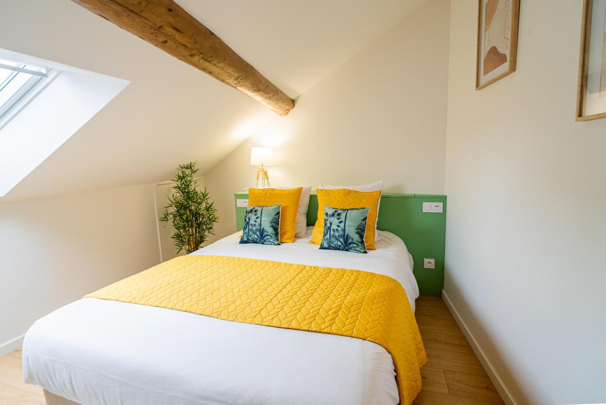 Au Duplex D'Or Centre Historique Διαμέρισμα Μπεζανσόν Εξωτερικό φωτογραφία