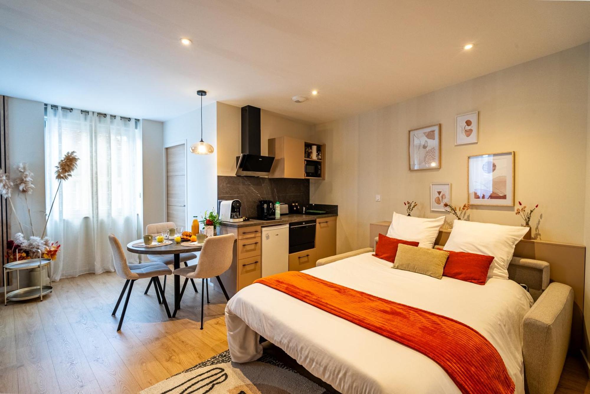 Au Duplex D'Or Centre Historique Διαμέρισμα Μπεζανσόν Εξωτερικό φωτογραφία