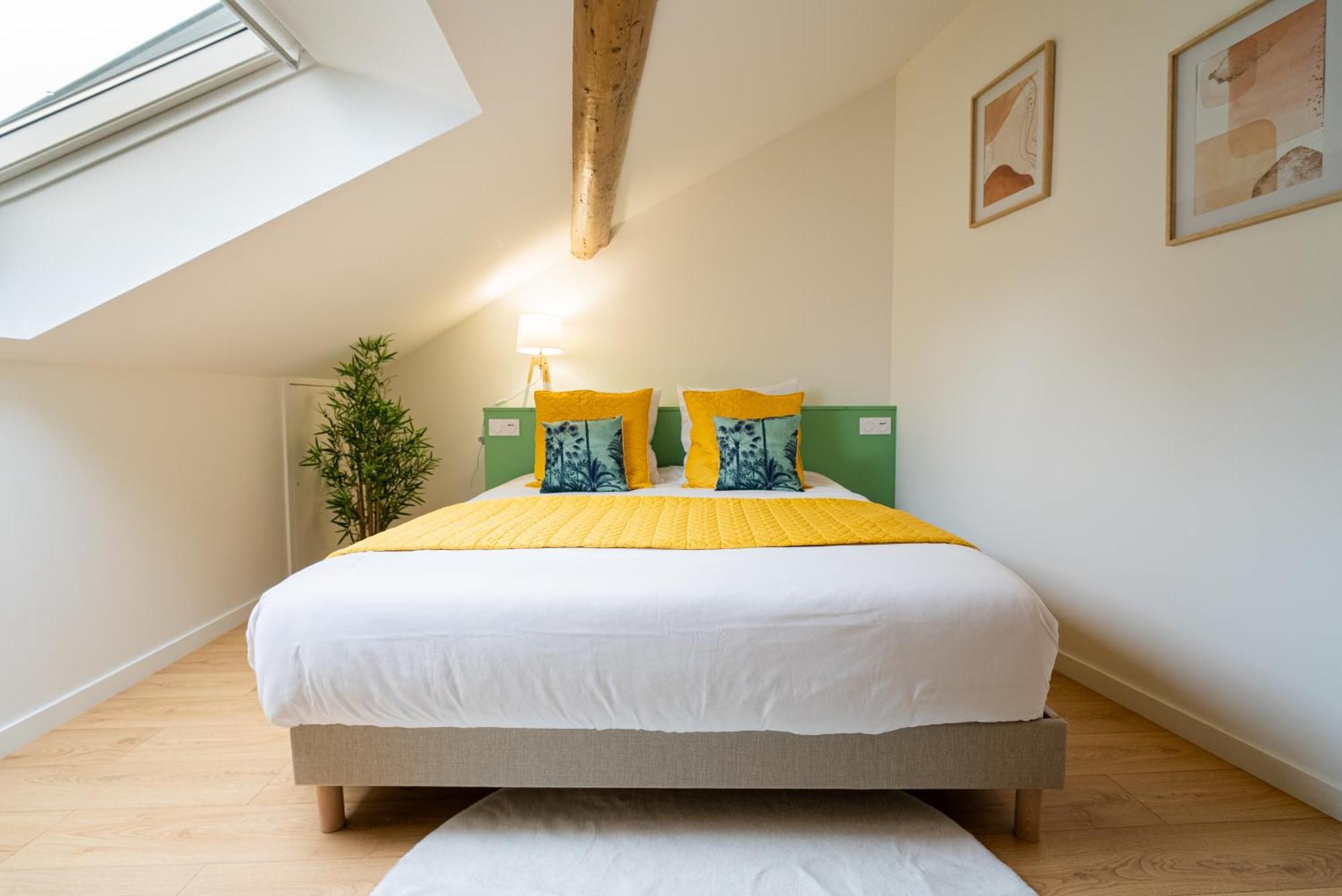 Au Duplex D'Or Centre Historique Διαμέρισμα Μπεζανσόν Εξωτερικό φωτογραφία