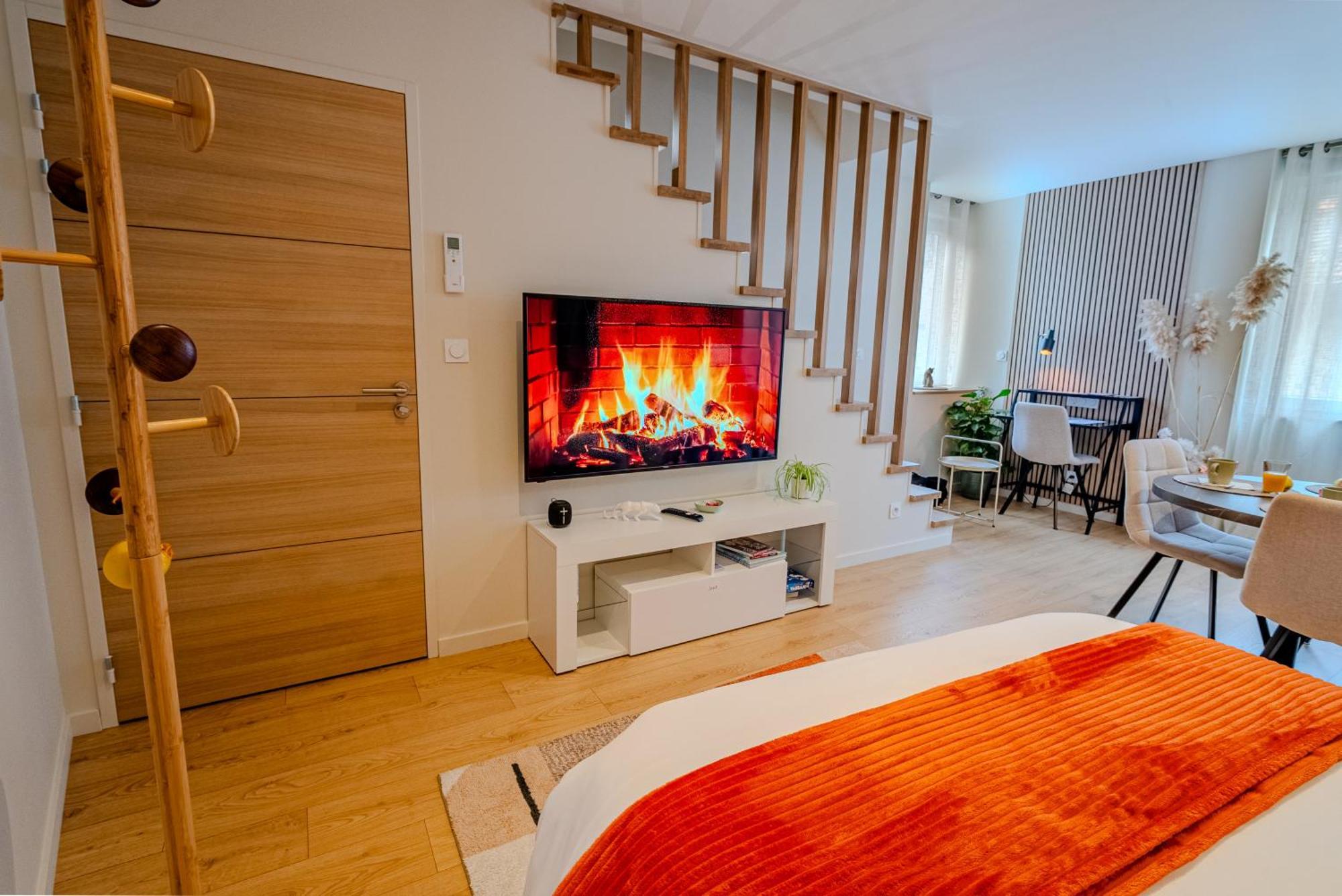 Au Duplex D'Or Centre Historique Διαμέρισμα Μπεζανσόν Εξωτερικό φωτογραφία